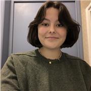 Enseignante polyvalente (sciences, histoire, mathématiques, français…) pour élèves de niveau primaire et collège.